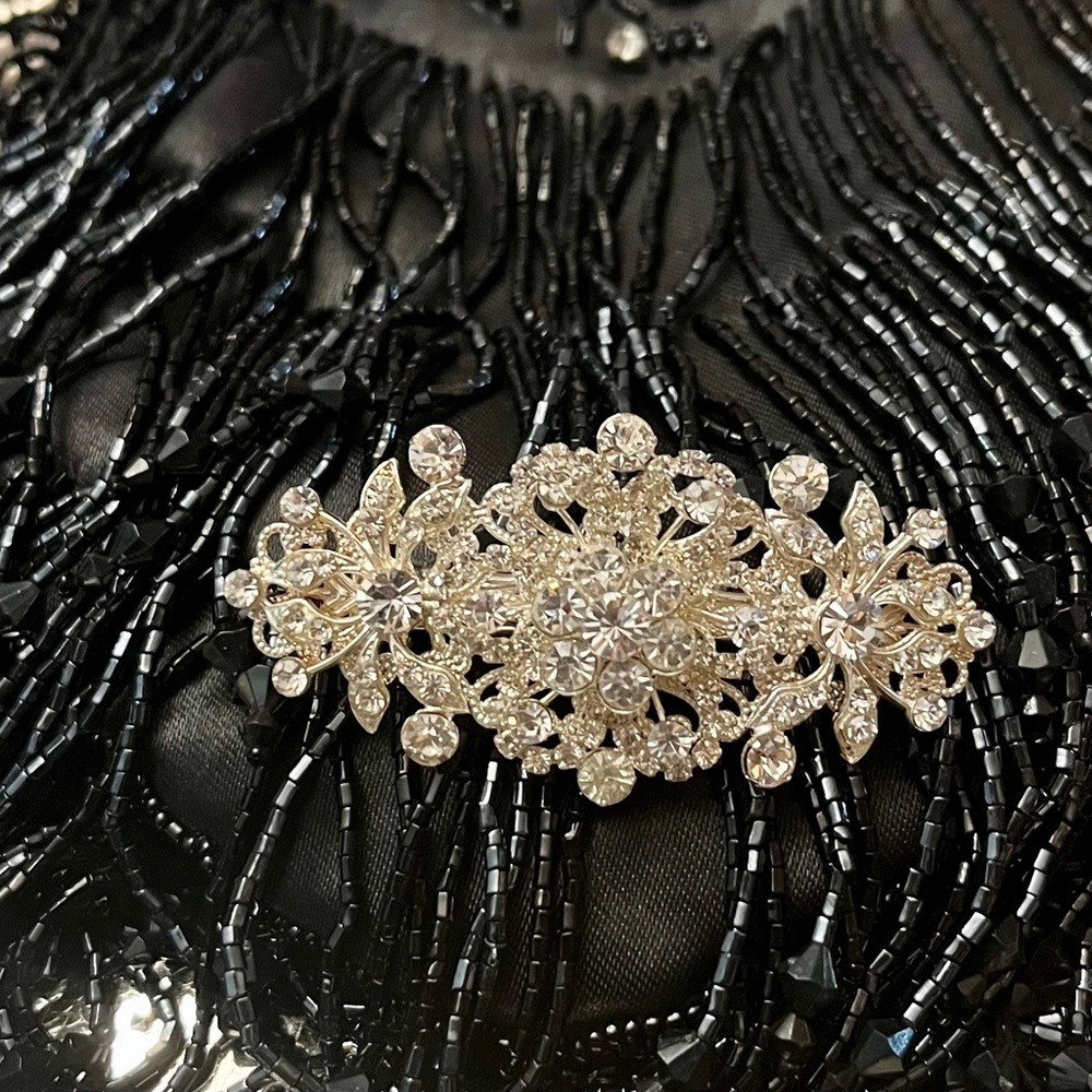 Elegant Silverplated rhinestone hair clip by Belaire Bridal new without tags